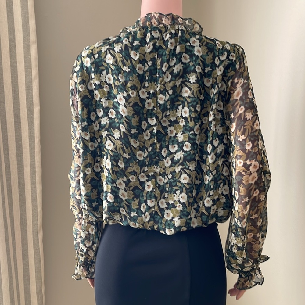 Print blouse by Melloday in size large - Picture 2 of 9